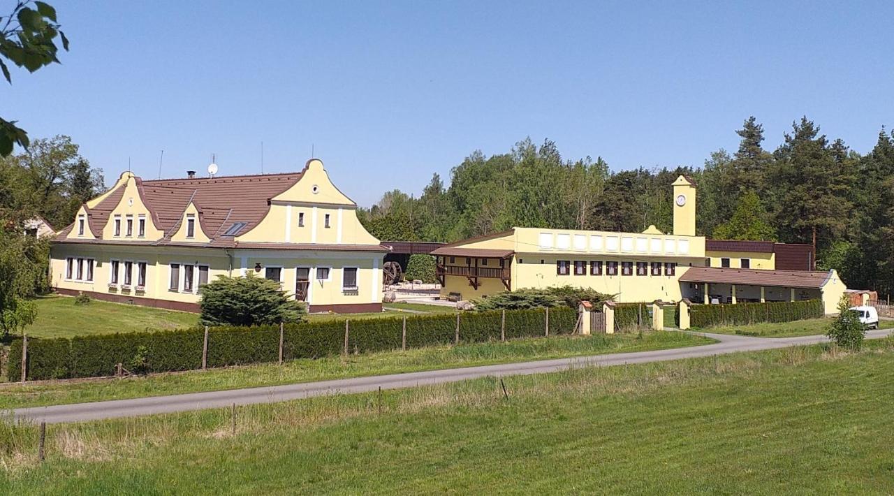 Blatsky Dvur Aparthotel Veselí nad Lužnicí Екстериор снимка