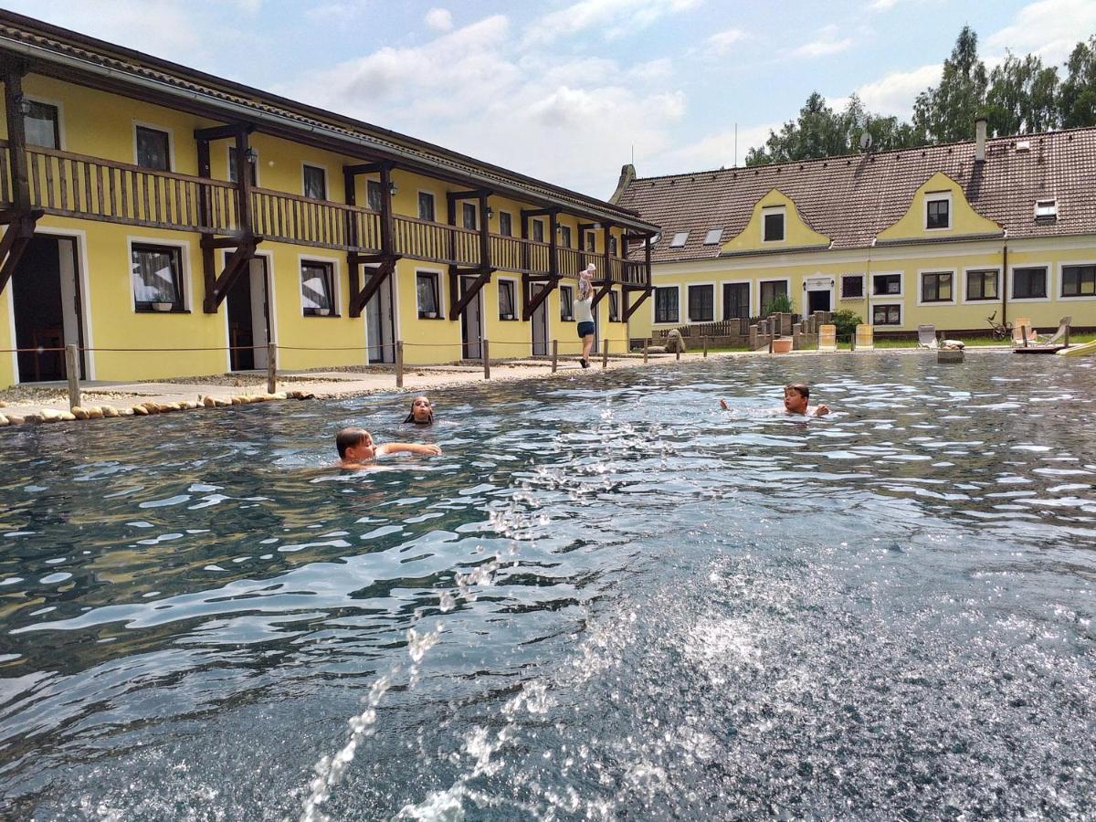 Blatsky Dvur Aparthotel Veselí nad Lužnicí Екстериор снимка